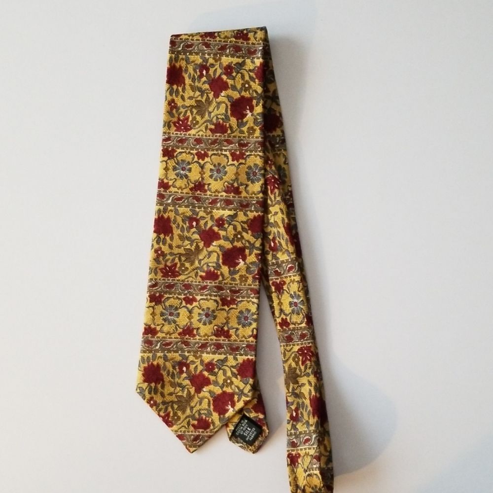 Van Heusen 100% silk Tie
